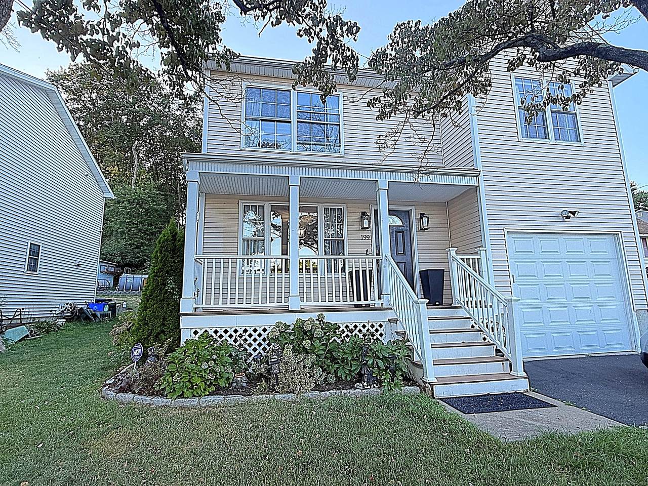 199 Lakeview Avenue - Photo 1