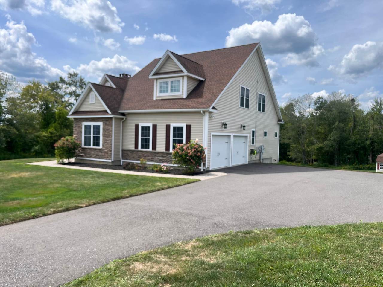 262 Bayview Circle - Photo 1