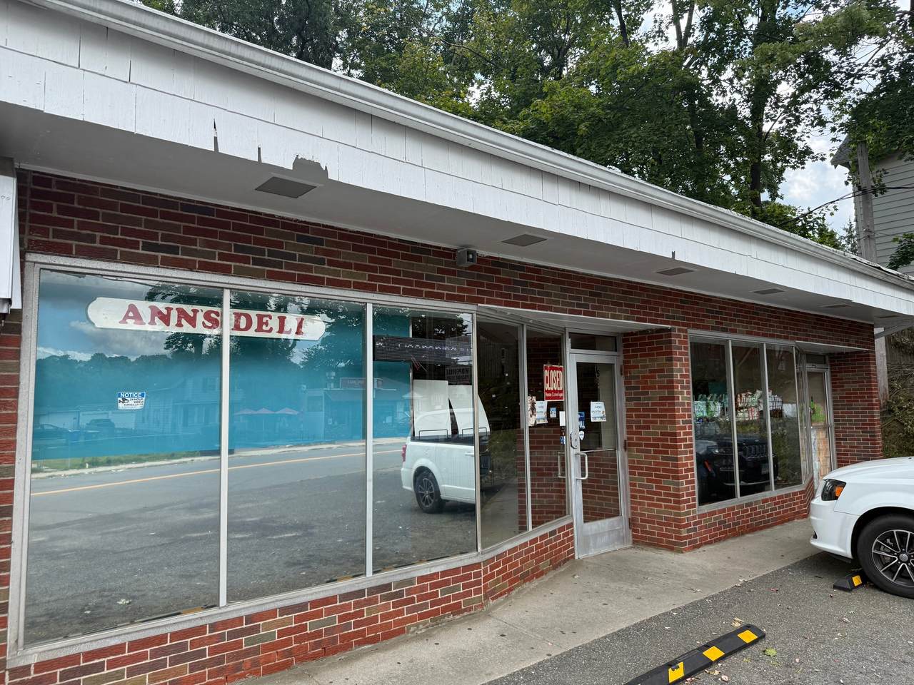 1595 Baldwin Street - Photo 1