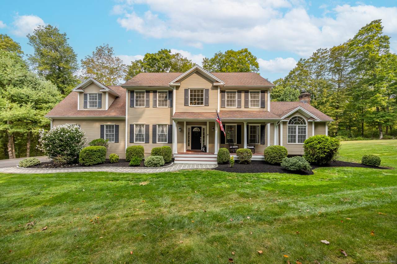 4 Christopher Court - Photo 1