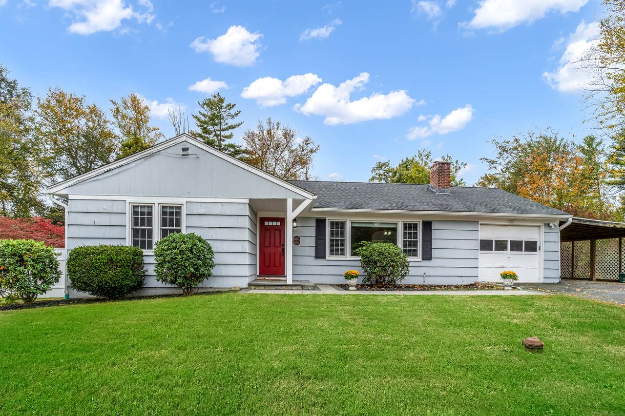 5 Fleetwood Drive - Photo 1