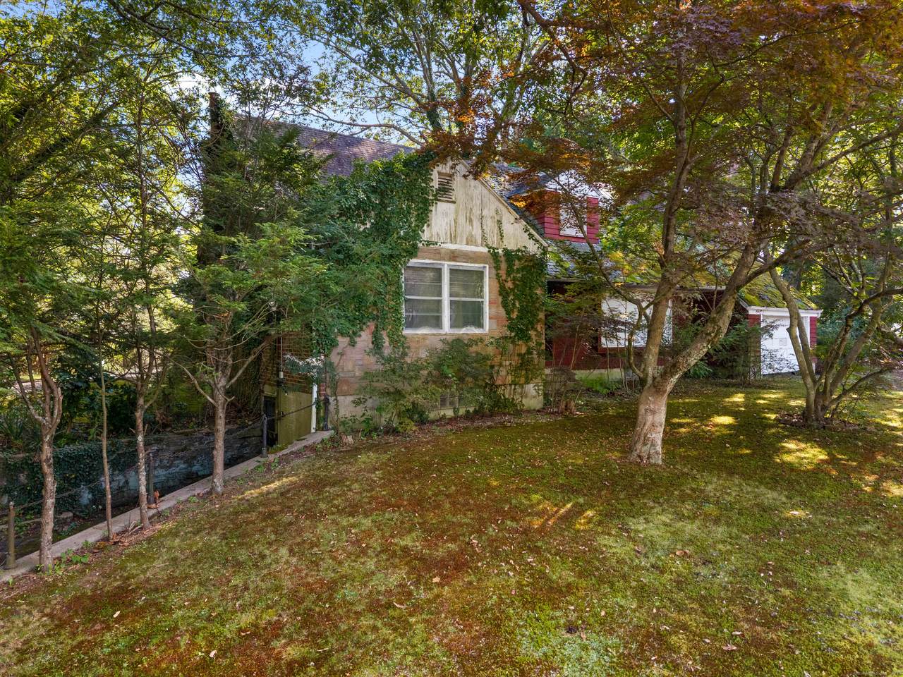 367 Boswell Avenue - Photo 1