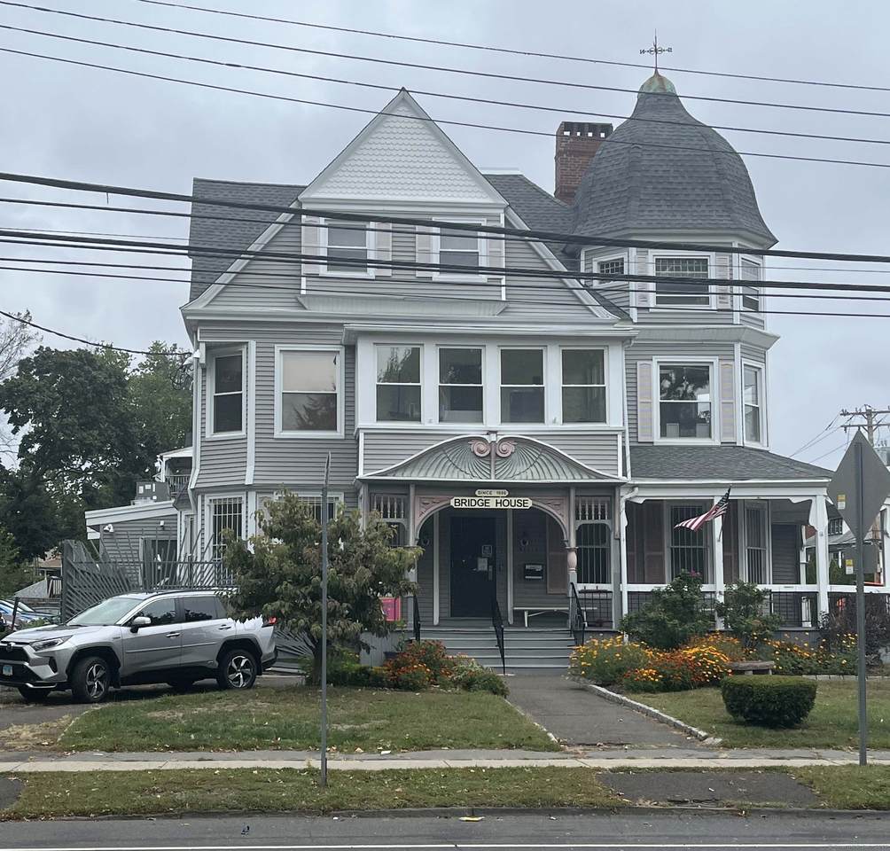 880 Fairfield Avenue - Photo 1