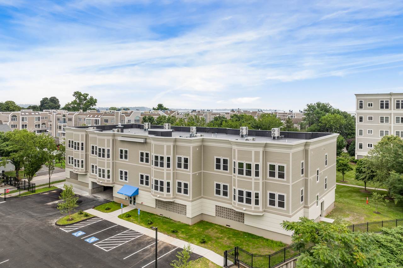 300 Harbour Close - Photo 1