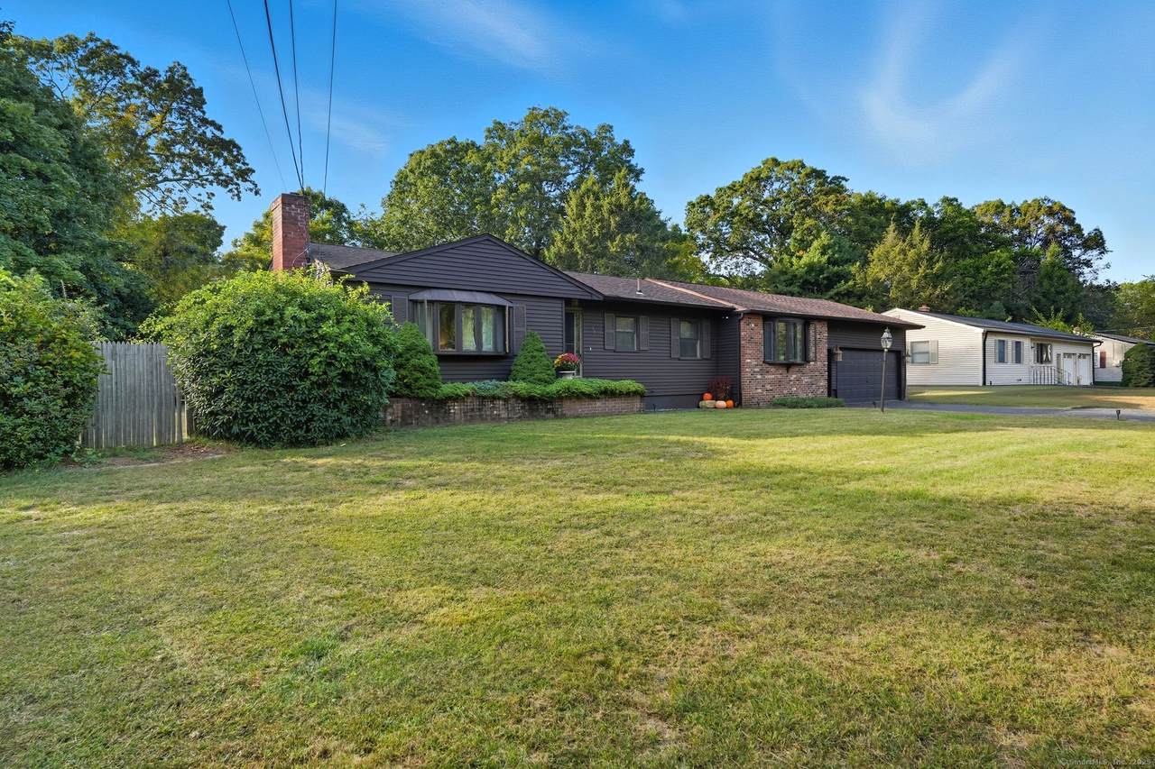 57 Leslie Street - Photo 1