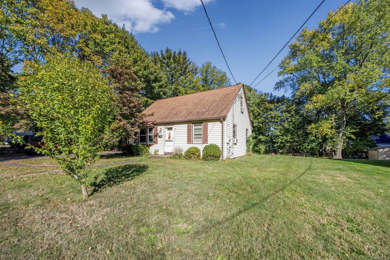 16 Bruce Lane - Photo 1