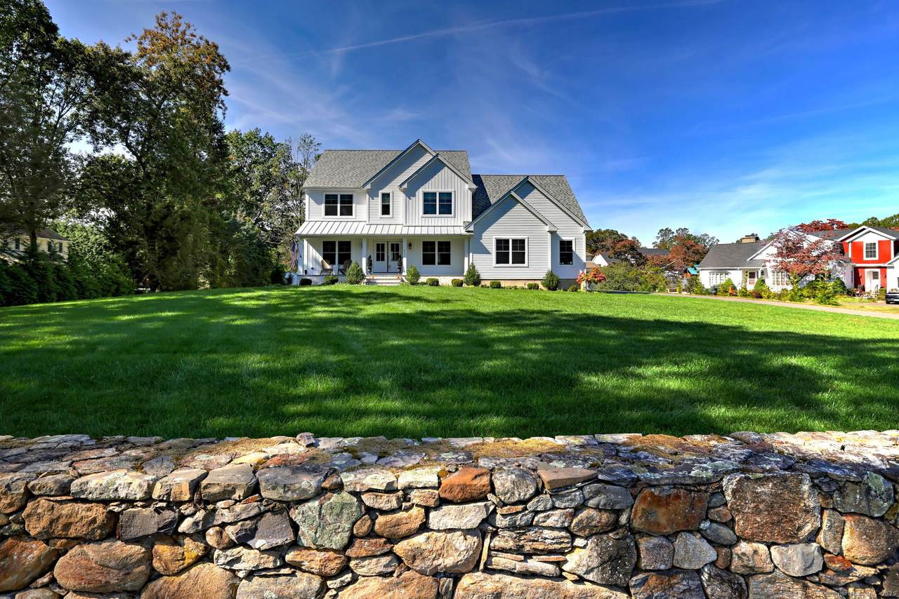 415 Nichols Avenue - Photo 1