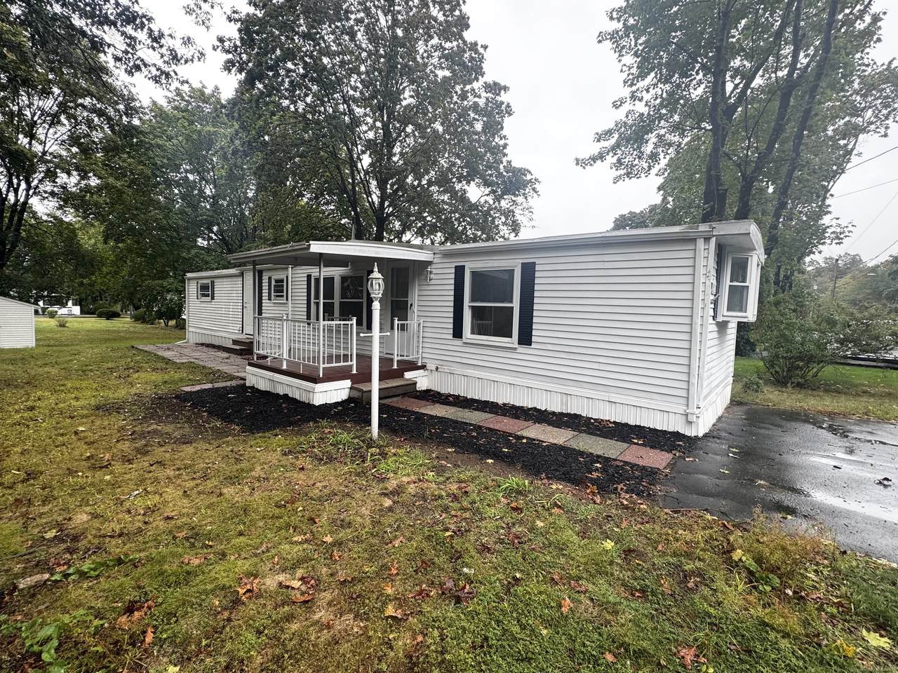 33 Whitewood Road - Photo 1