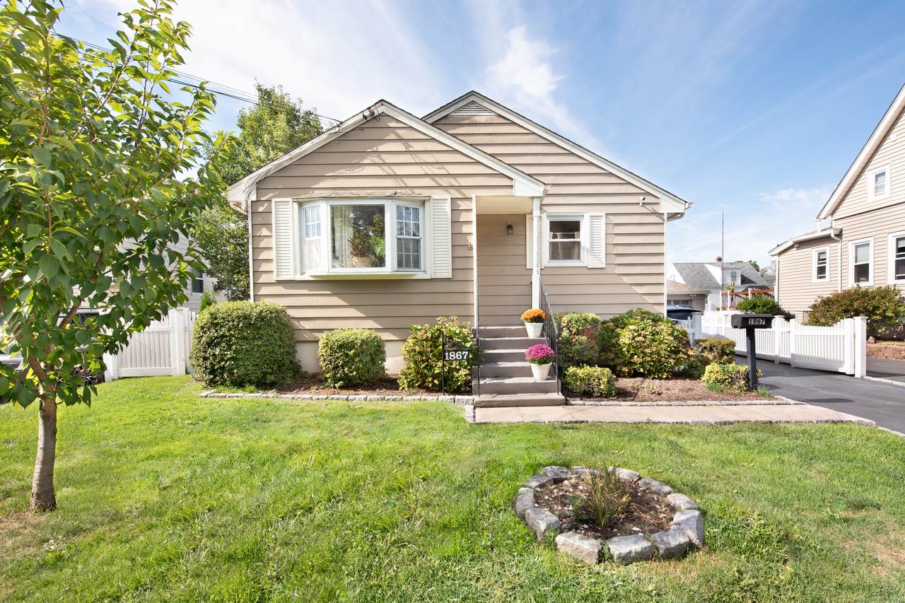 1867 Broadbridge Avenue - Photo 1