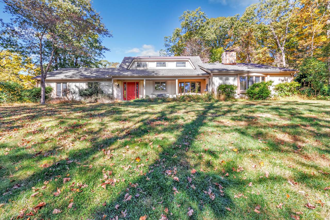 65 Cloverdale Avenue - Photo 1