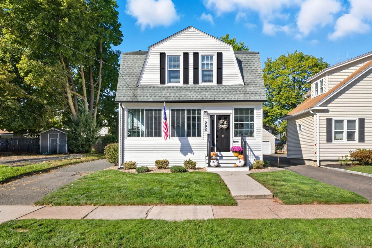 287 Whiting Lane - Photo 1