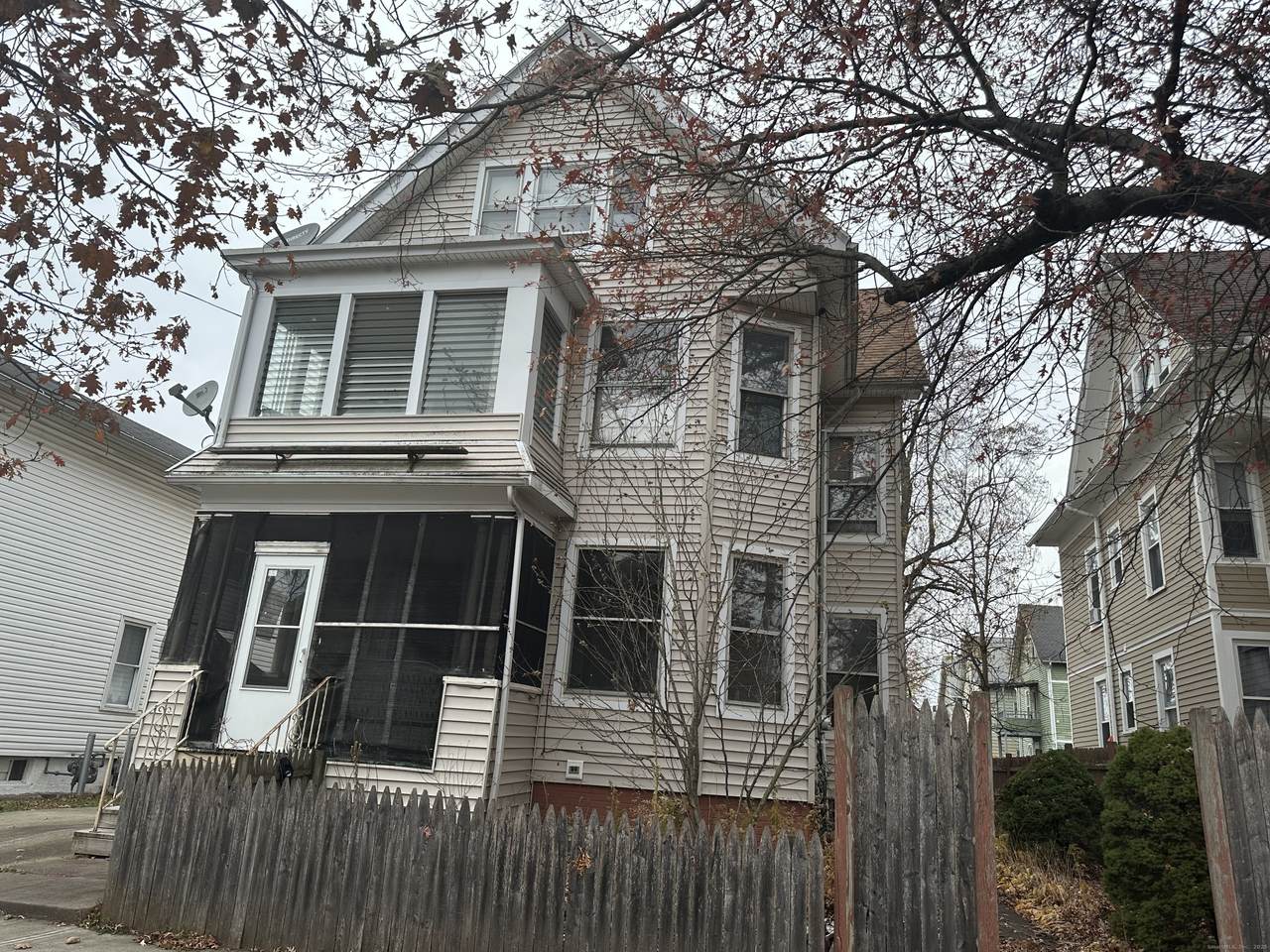 907 Elm Street - Photo 1