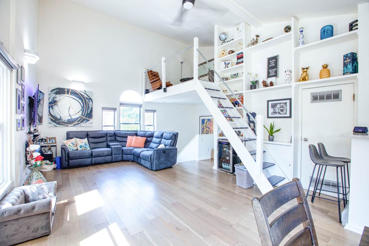 32 Pine Street - Photo 1