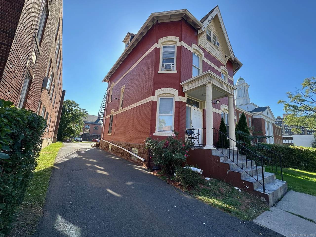 915 Asylum Avenue - Photo 1