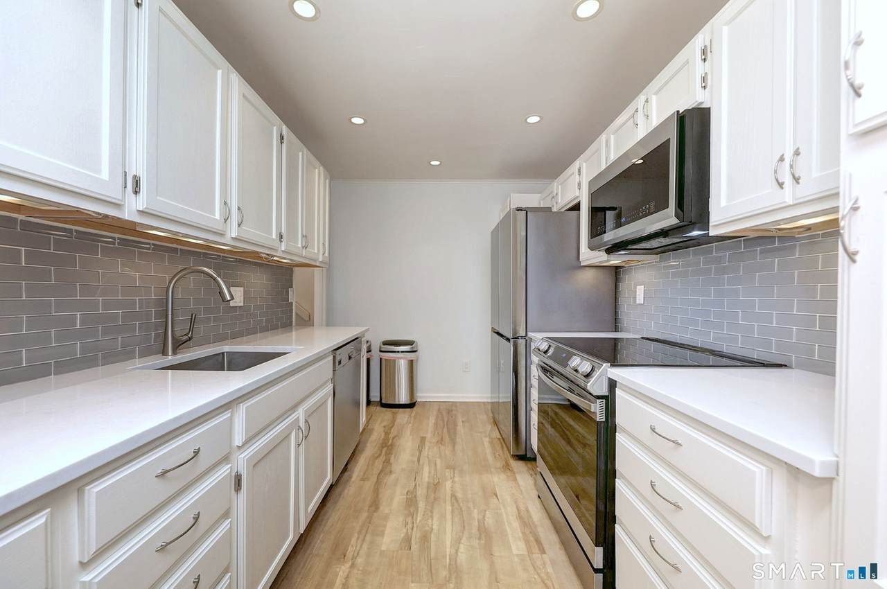 105 Harbor Drive - Photo 1