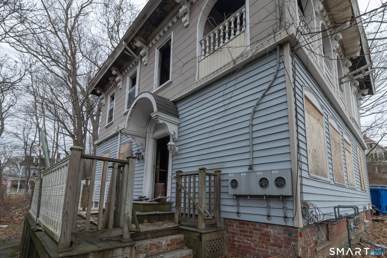 76 Laurel Hill Avenue - Photo 1