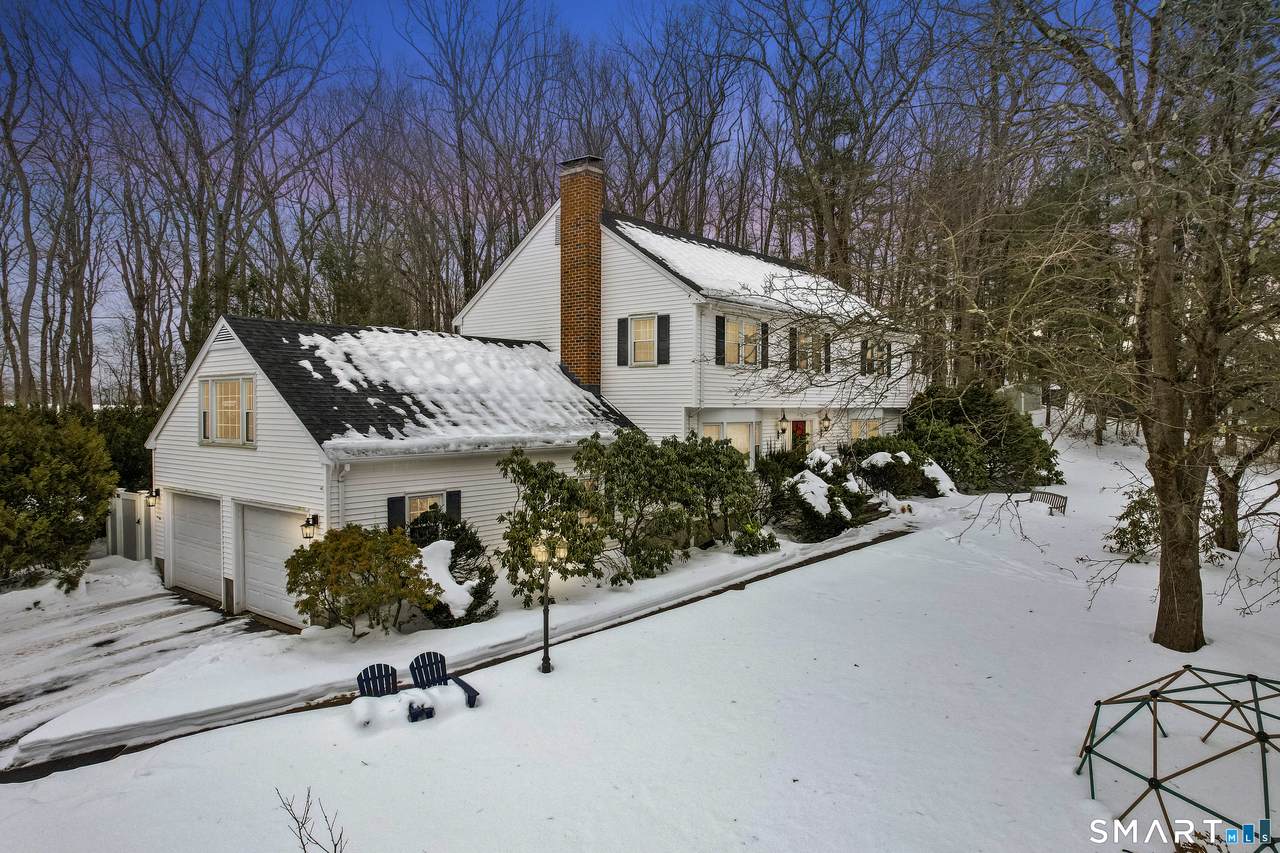 10 Candlewood Lane - Photo 1