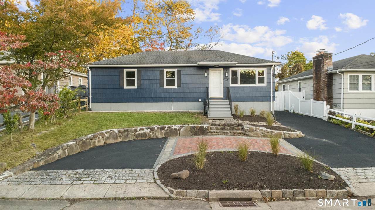 99 Roosevelt Avenue - Photo 1