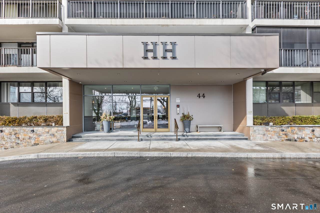 44 Strawberry Hill Avenue - Photo 1