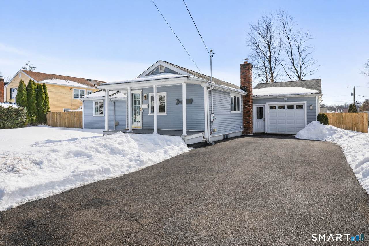 24 Dewey Avenue - Photo 1
