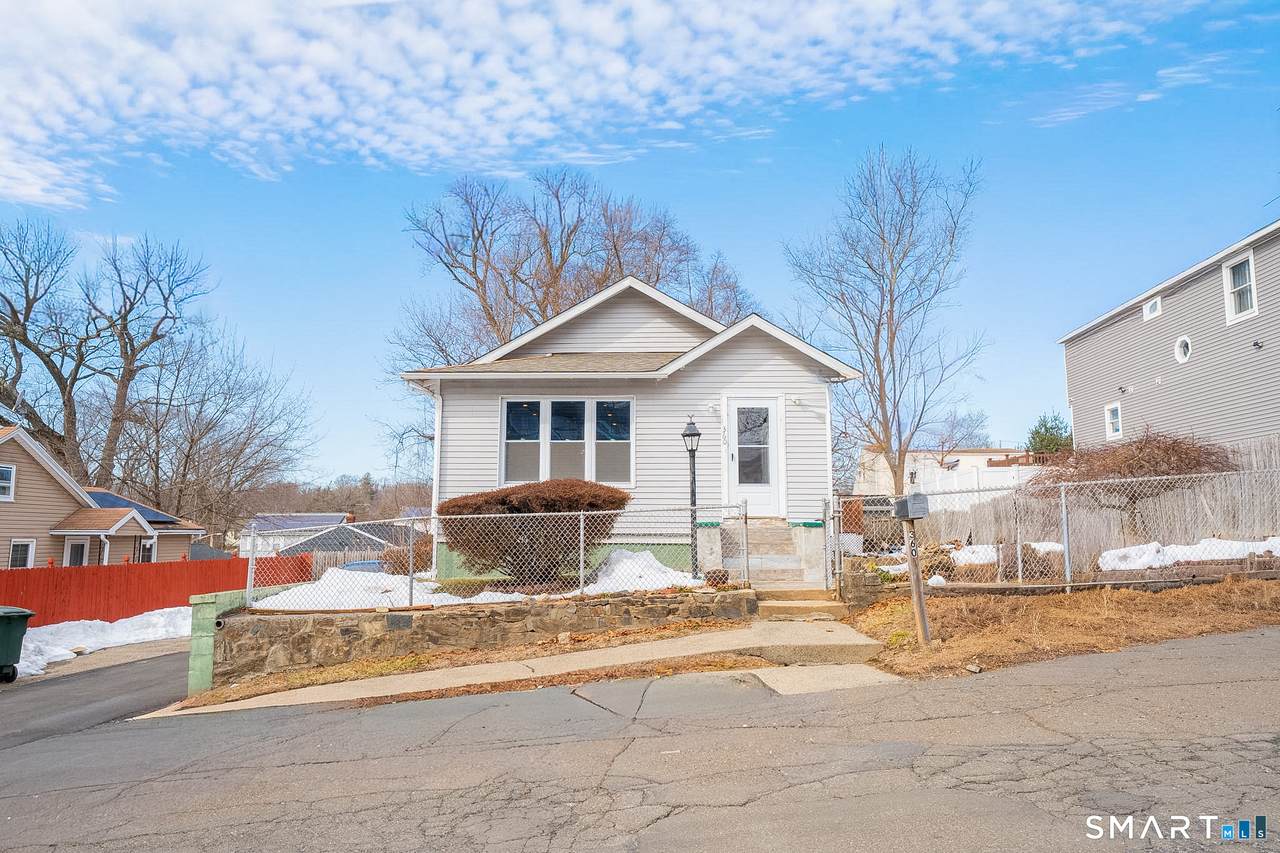 360 Saunders Avenue - Photo 1