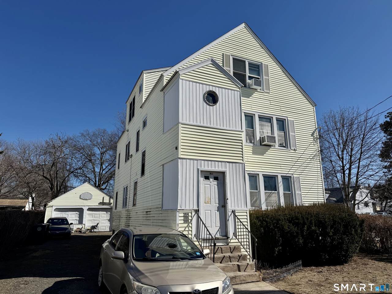 384 Thompson Street - Photo 1