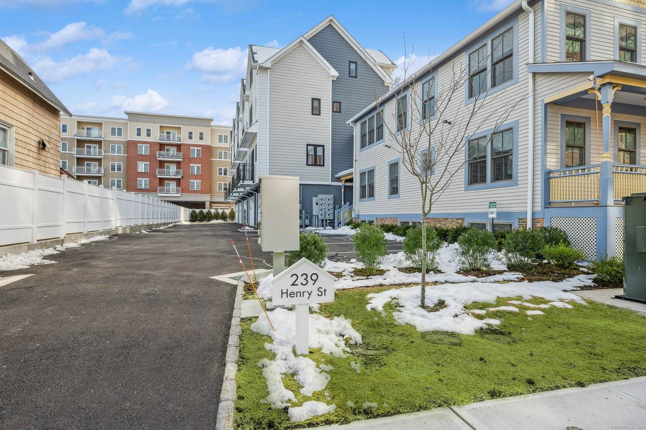239 Henry Street - Photo 1