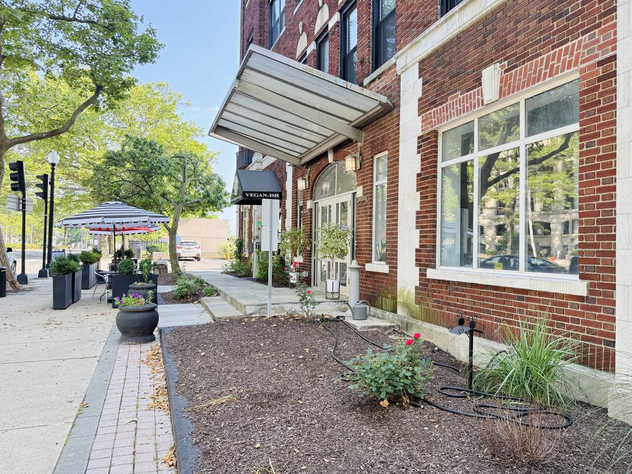 881 Lafayette Boulevard - Photo 1