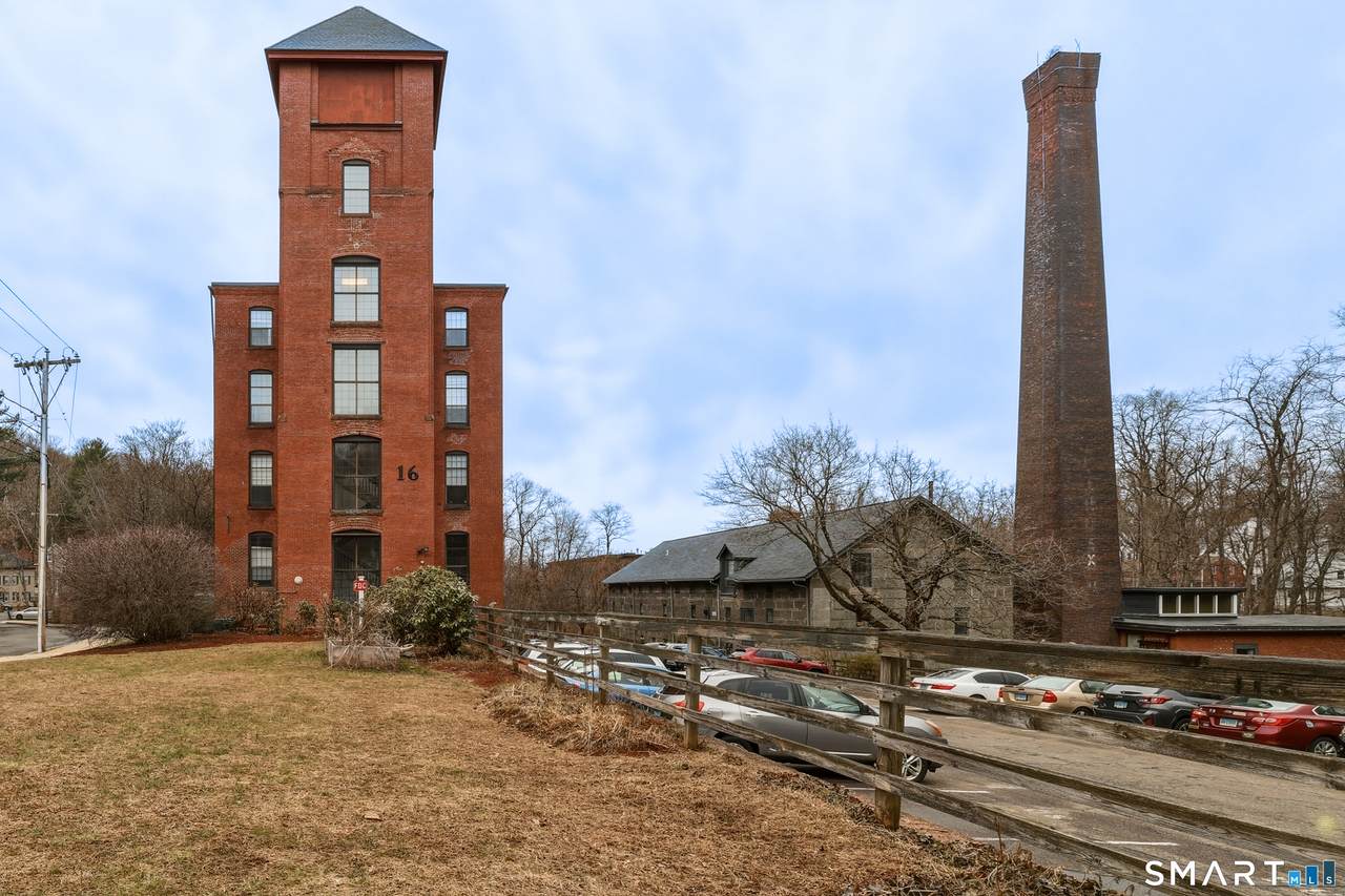16 Vernon Avenue - Photo 1