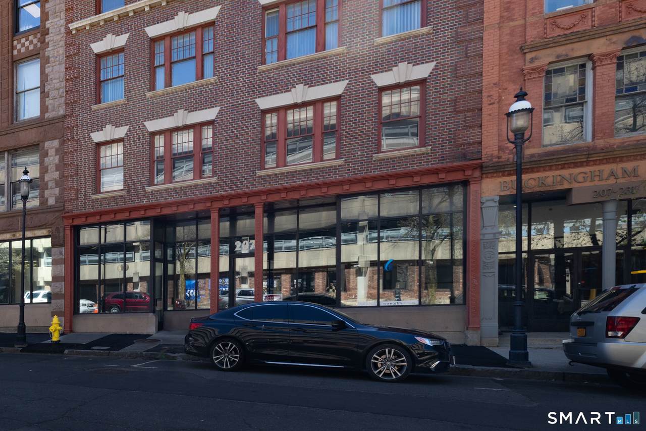 207 Bank Street - Photo 1