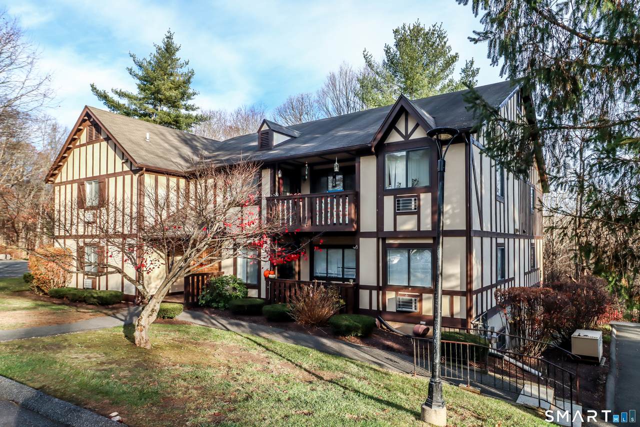 28 Rollingwood Drive - Photo 1
