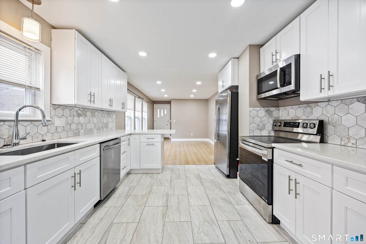 87 Putnam Street - Photo 1