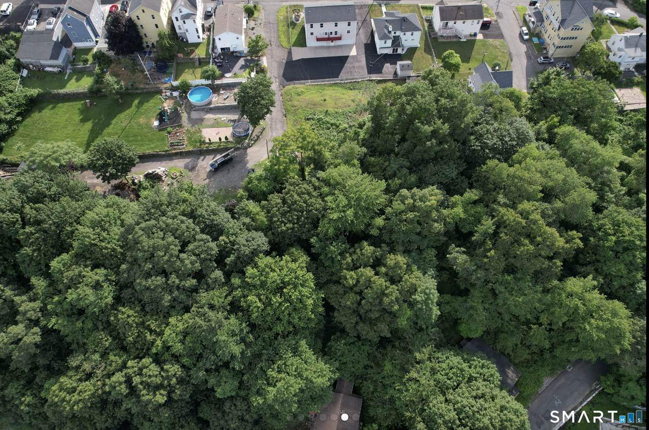  Hawthorne Avenue - Photo 1