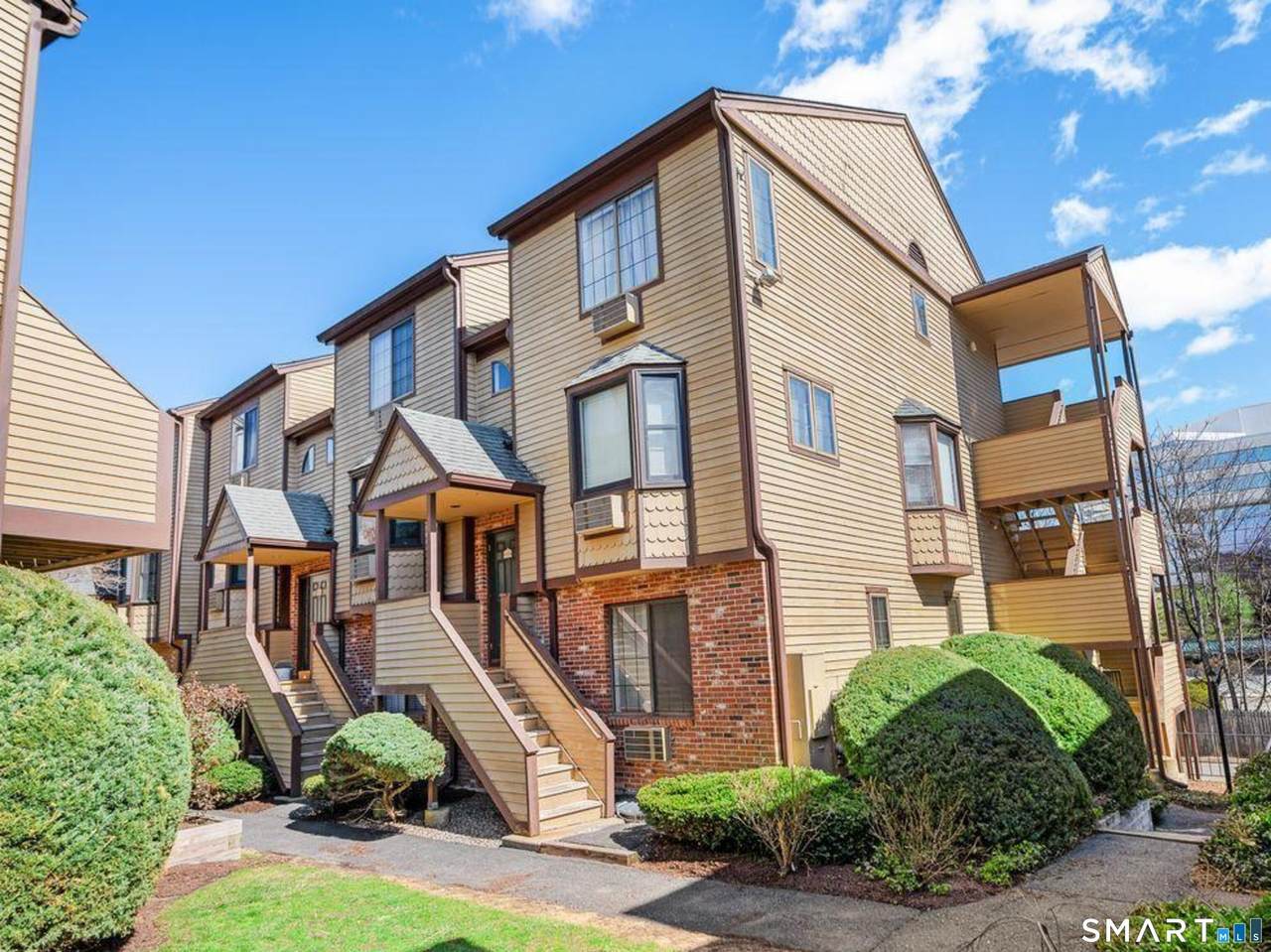 8 Oakwood Avenue - Photo 1