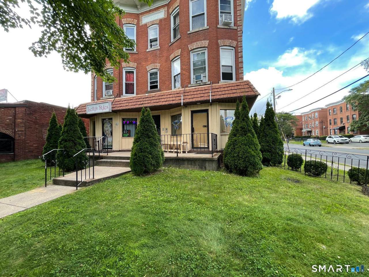 377 Franklin Avenue - Photo 1
