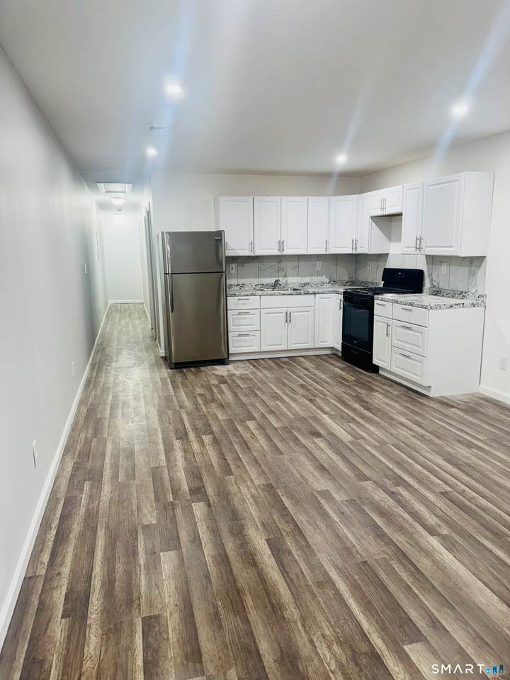 1415 Stratford Avenue - Photo 1