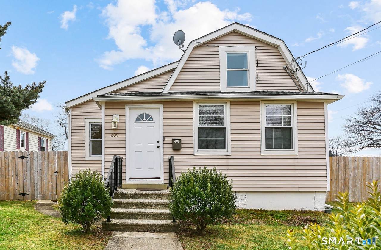 209 Trumbull Avenue - Photo 1