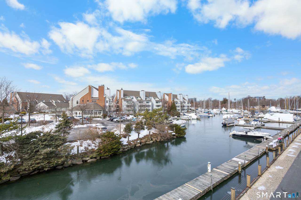105 Harbor Drive - Photo 1