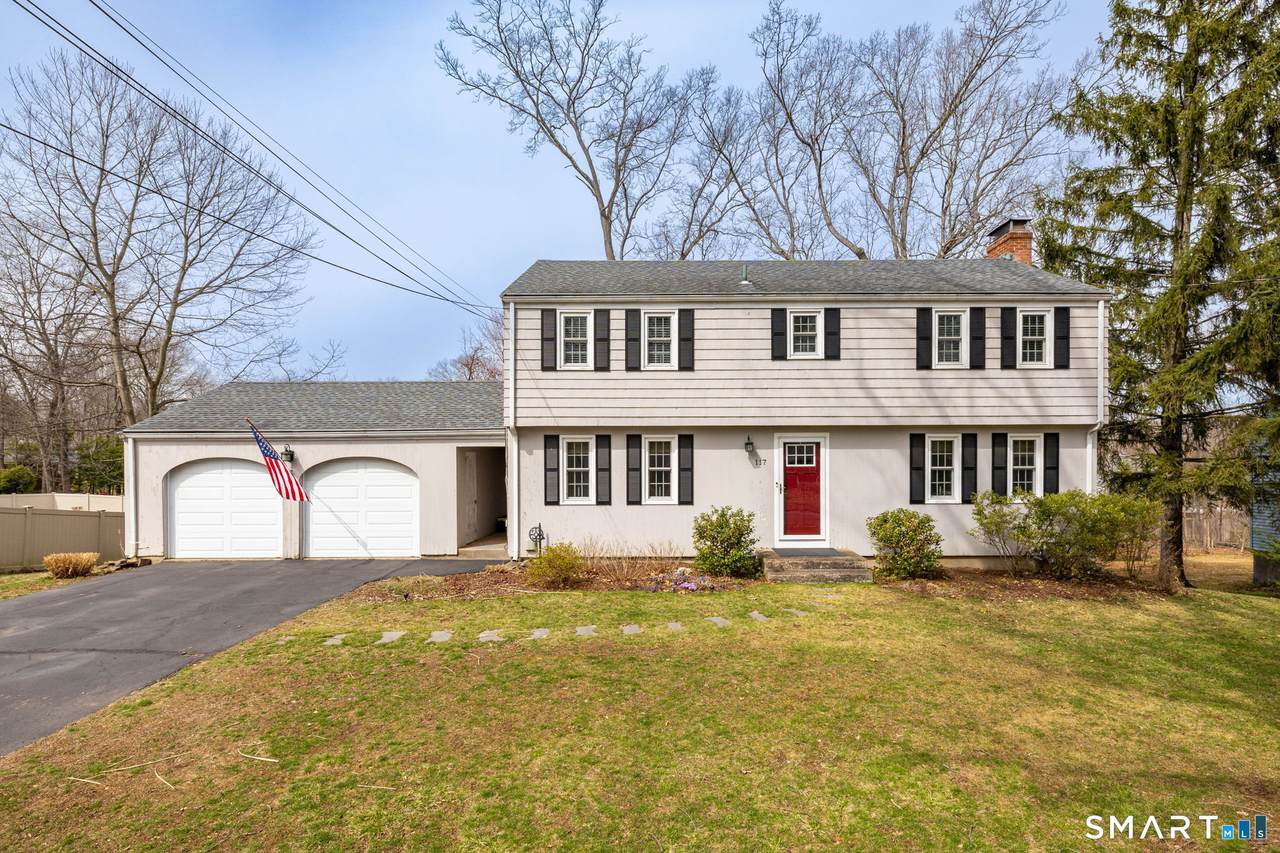 117 Roslyn Drive - Photo 1