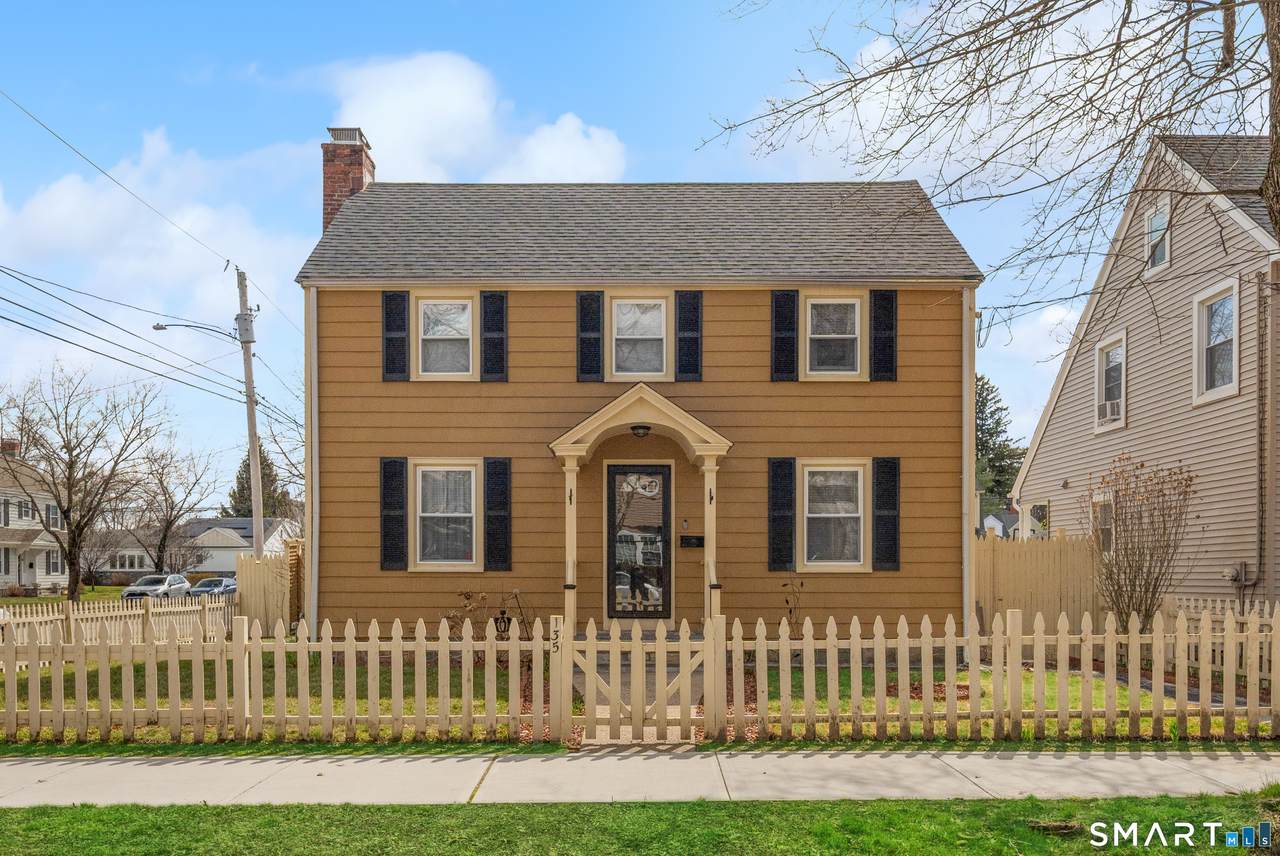 135 Laurel Place - Photo 1