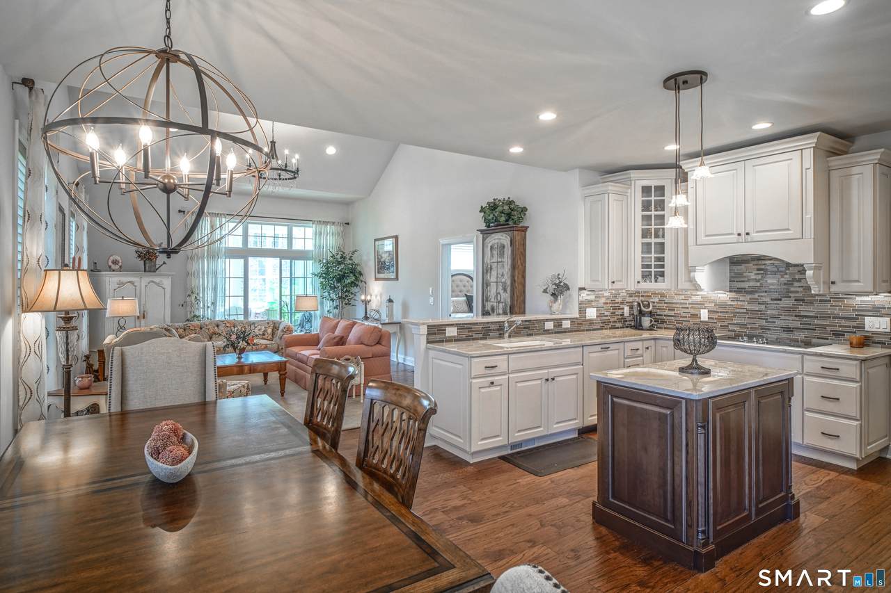 28 Tamarack Court - Photo 1