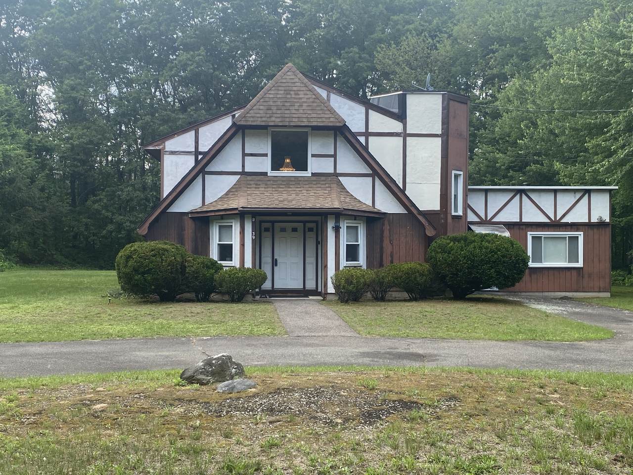 39 Loren Circle - Photo 1