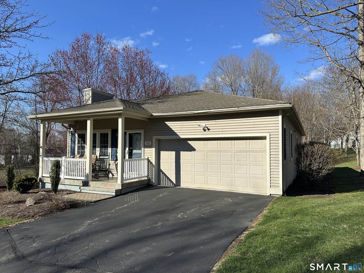 131 Hawthorne Drive - Photo 1