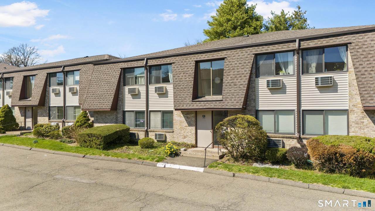 255 Strawberry Hill Avenue - Photo 1