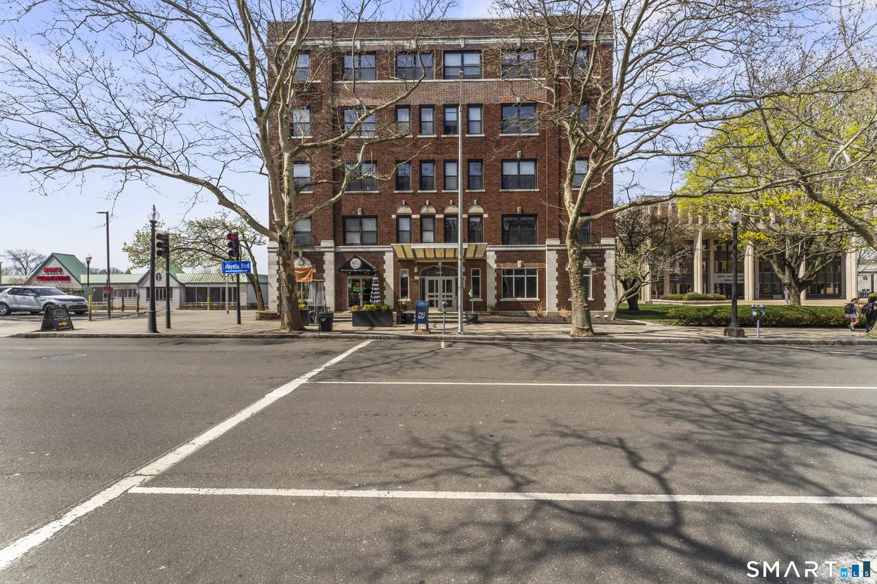 881 Lafayette Boulevard - Photo 1