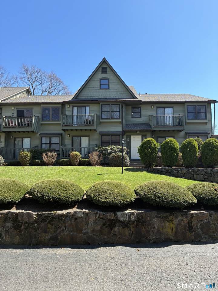 462 Glendale Avenue - Photo 1