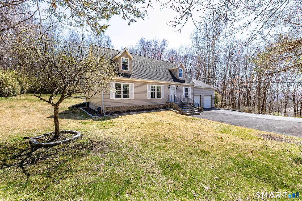 18 Outlook Road - Photo 1