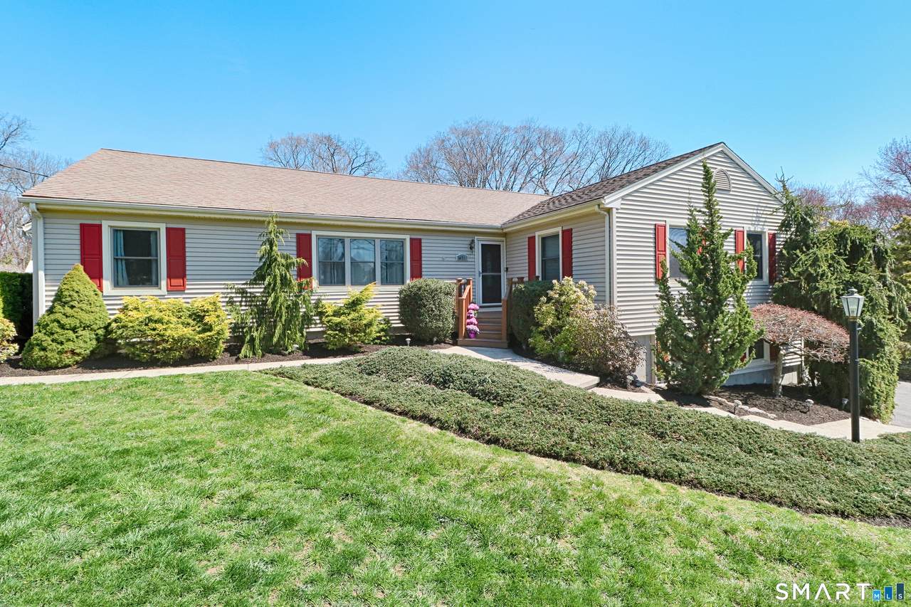 622 Melville Avenue - Photo 1