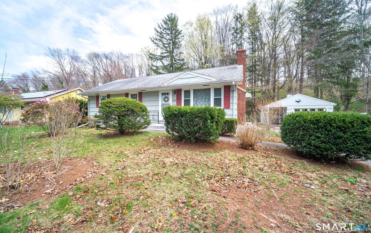 127 Bee Street - Photo 1