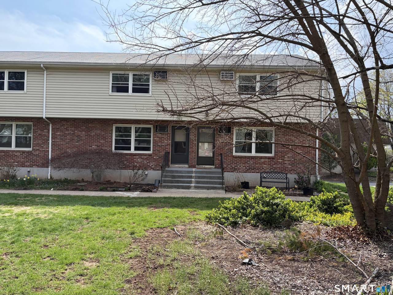 302 Blackstone Village - Photo 1